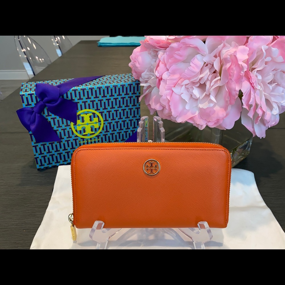 Tory Burch zip wallet w/GHW